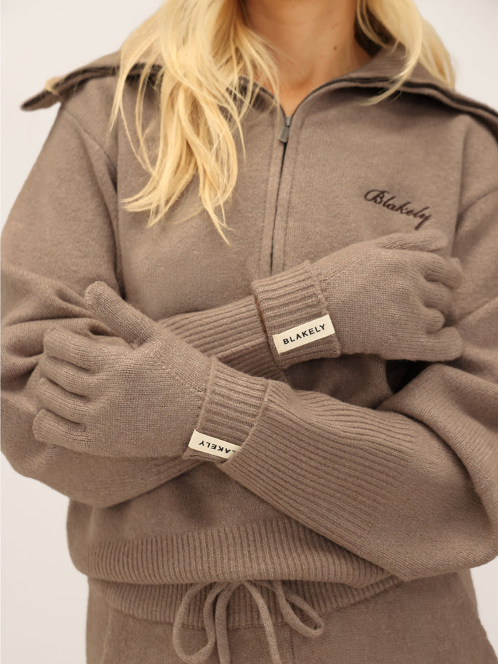 Label Knitted Gloves - Soft Brown