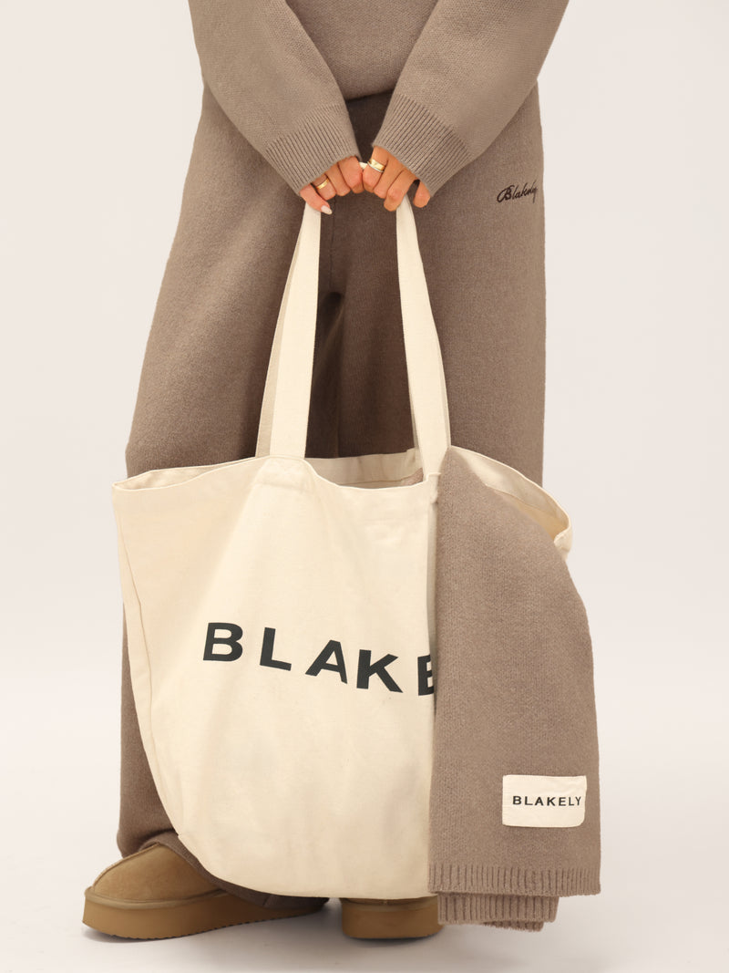 Label Knitted Scarf - Soft Brown