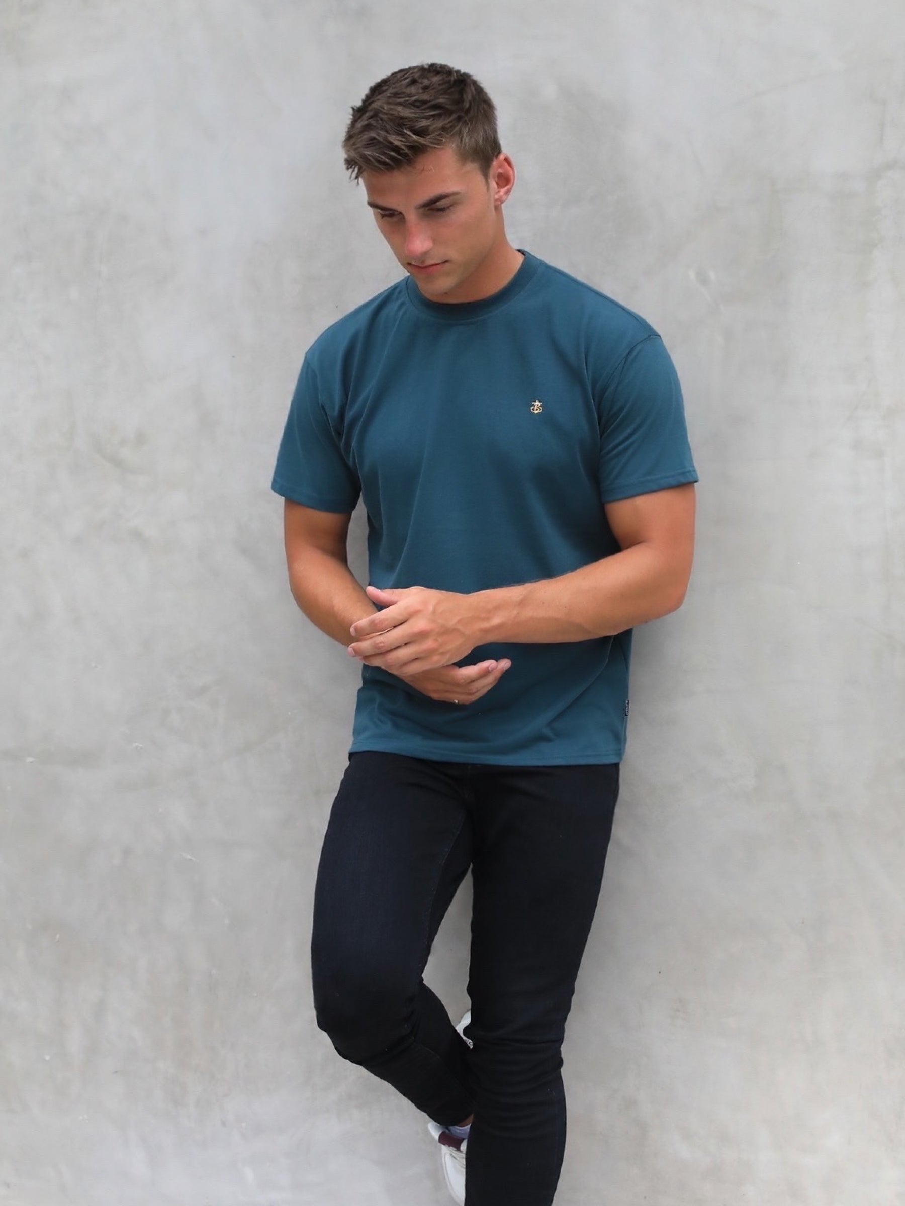 Green t shirt black hot sale jeans