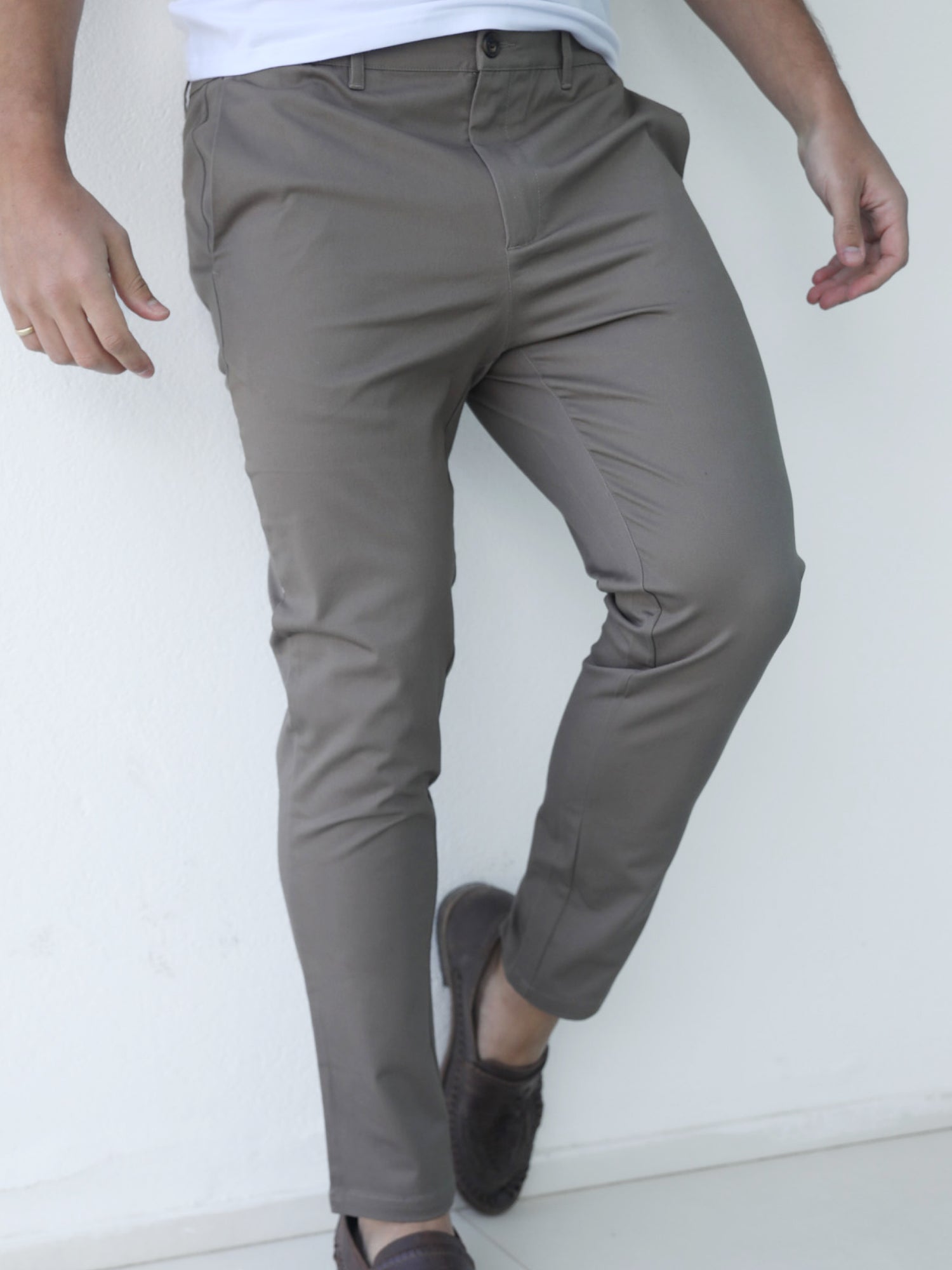 Buy Blakely Mens Cavill Khaki Green Slim Fit Chinos Free delivery on orders over 70 Blakely Clothing