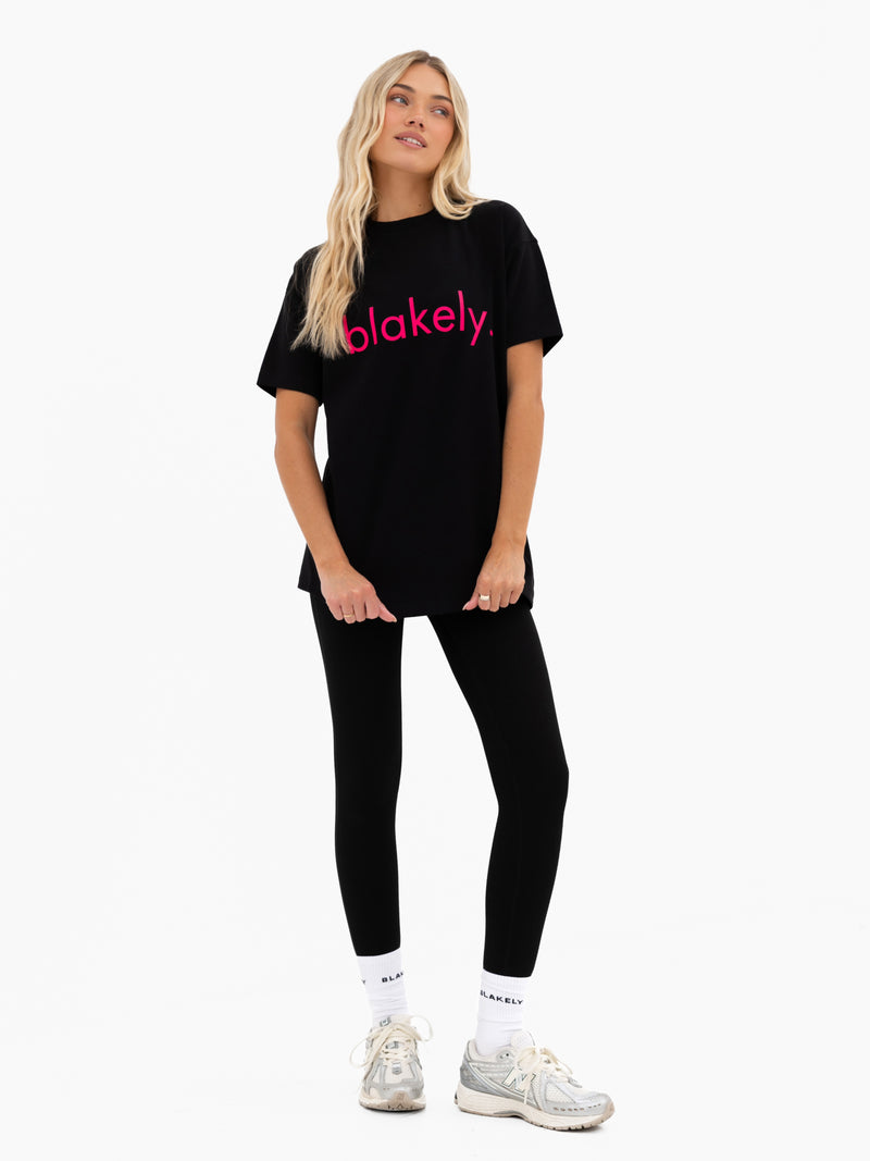 Lila Oversized T-Shirt - Black & Neon Pink