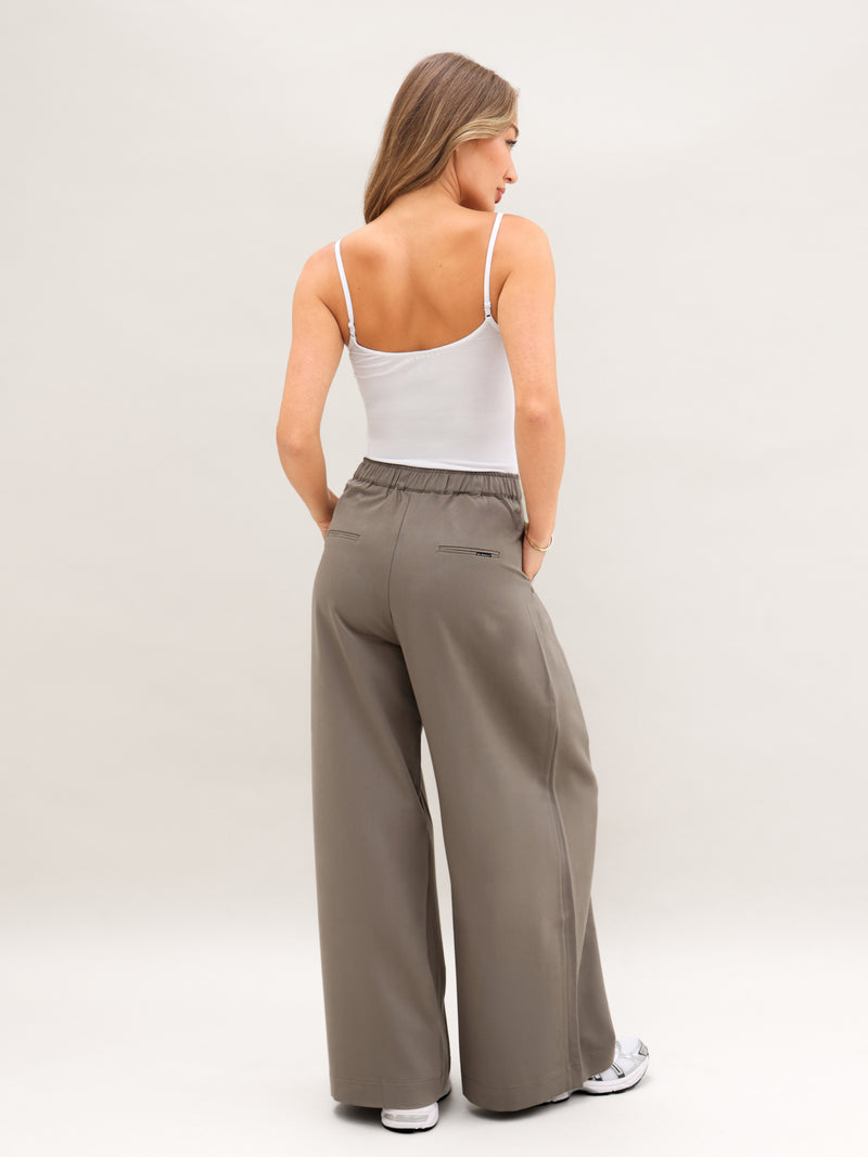 Blakely Basic Tailored Trousers - Light Brown