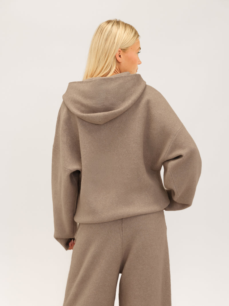 Oversized Knitted Hoodie - Soft Brown