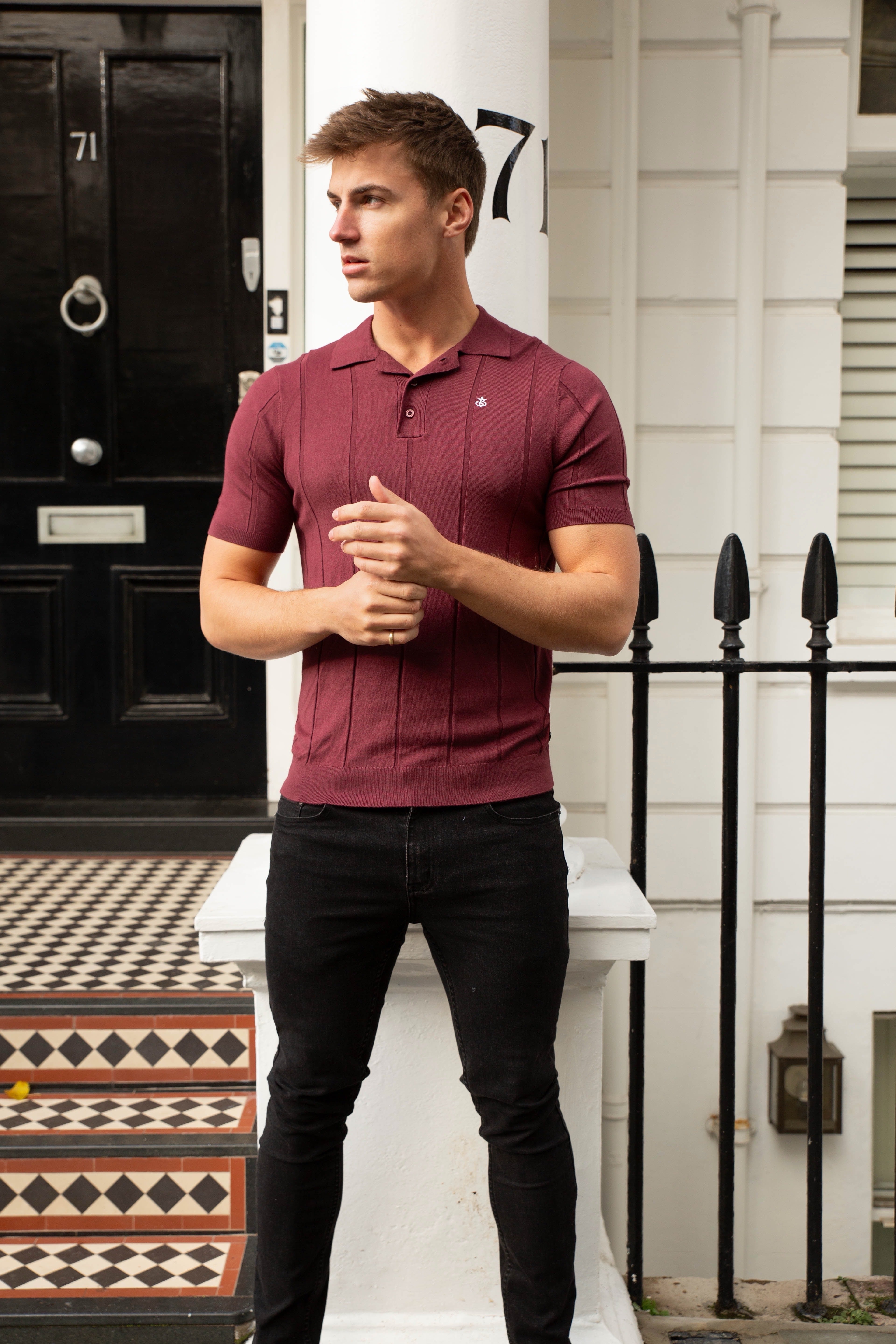 Burgundy polo clearance shirt outfit