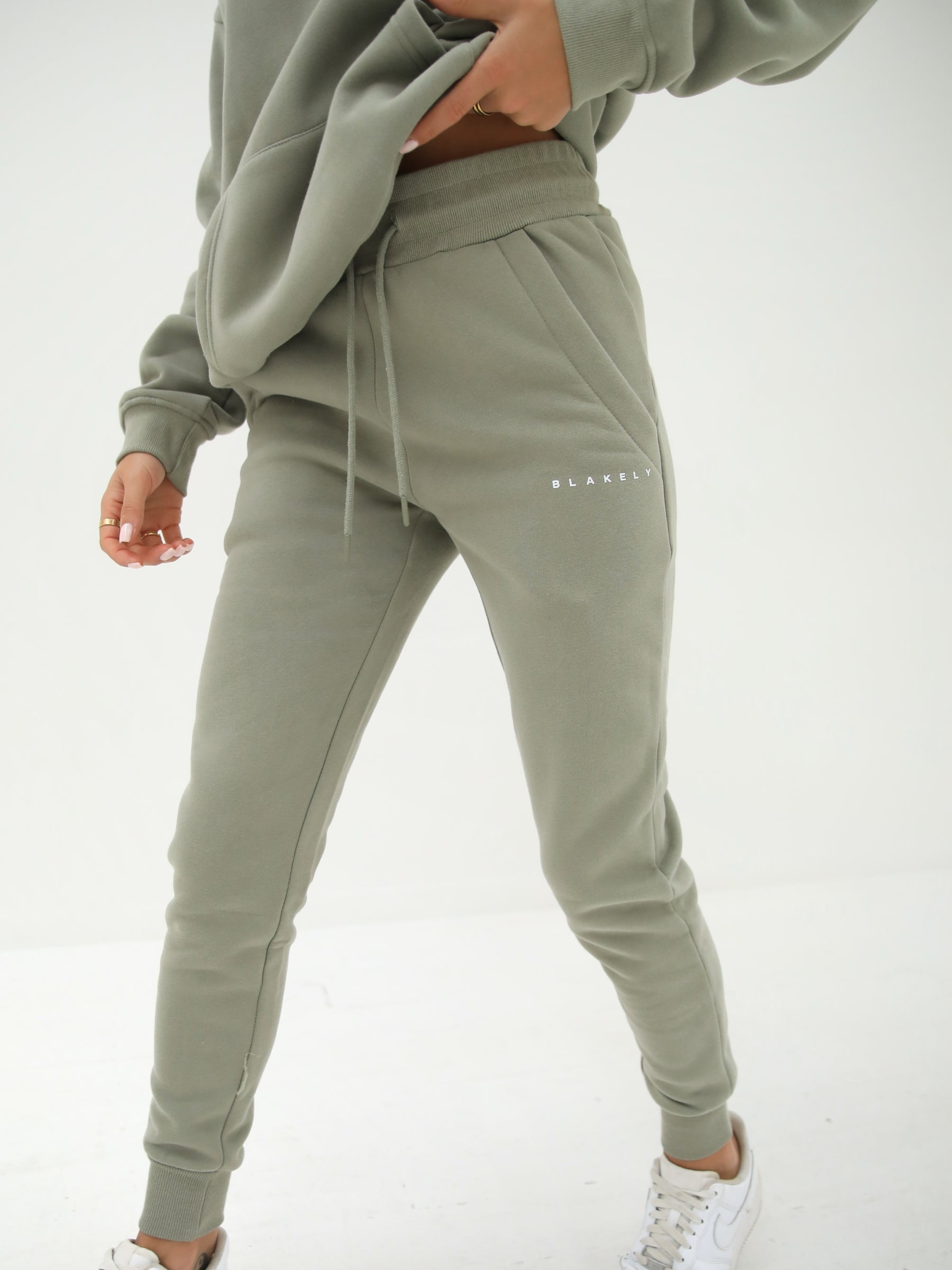 Olive sweatsuit store